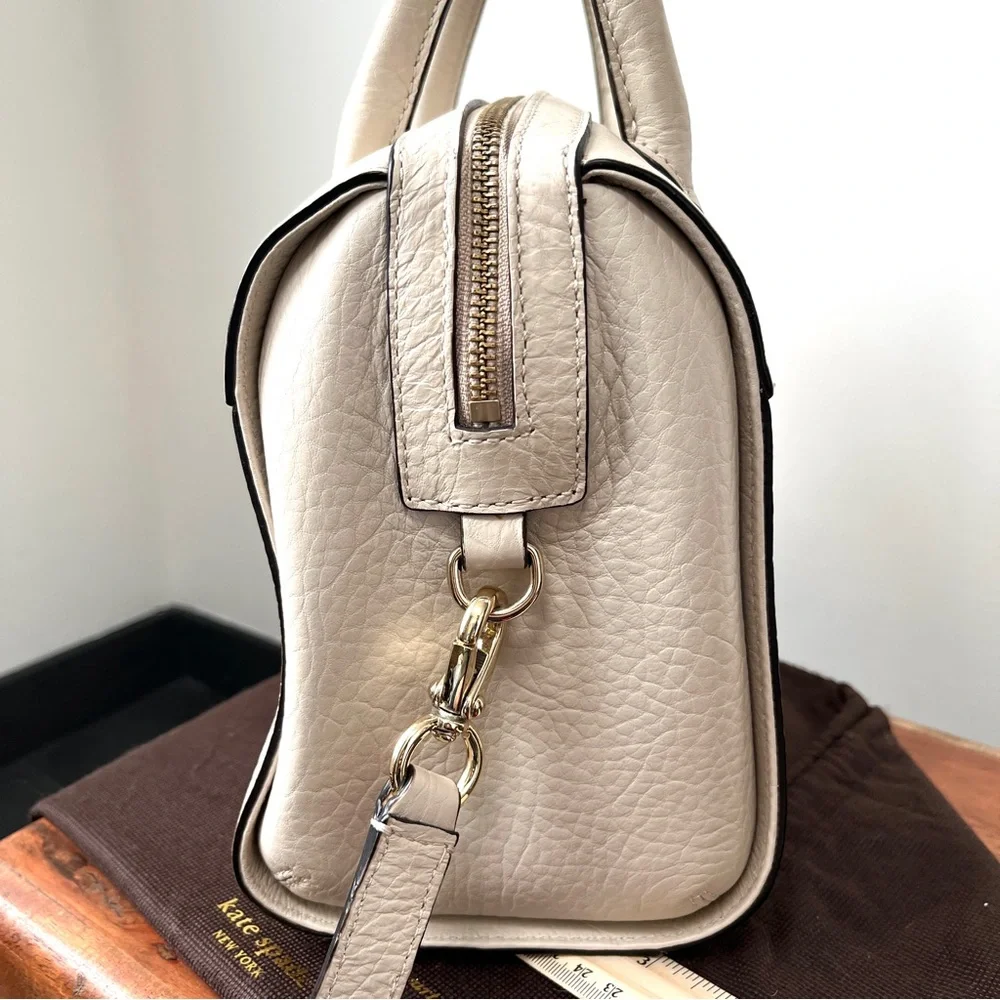 Kate Spade ♠️ Perri Lane bubbles leather Delaney purse in a natural white color. - Picture 12 of 16